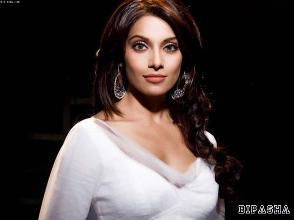 [Bipasha%2520Basu%2520%25281%2529%255B5%255D.jpg]