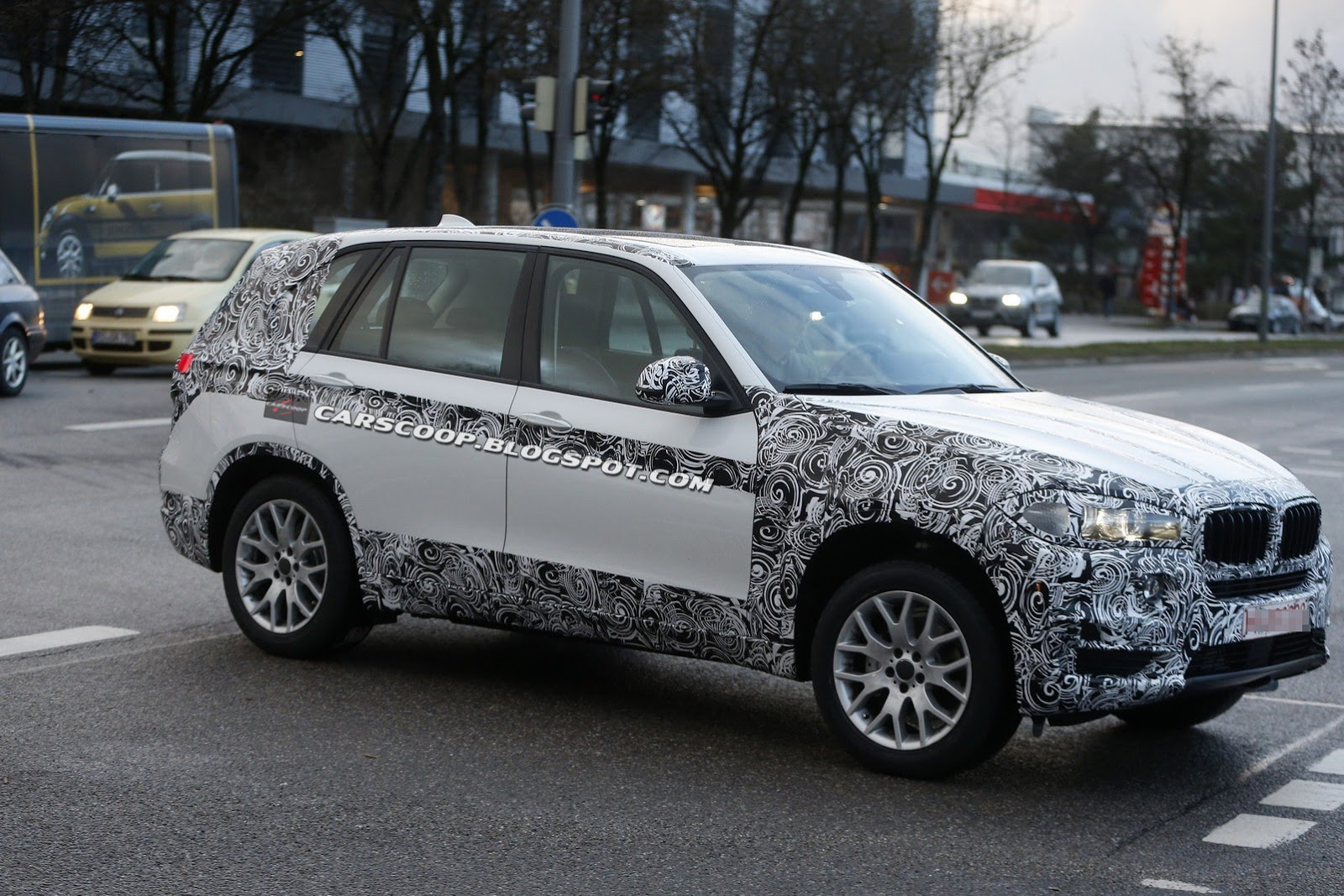 [2014-BMW-X5-Less-Camo-23.jpg]