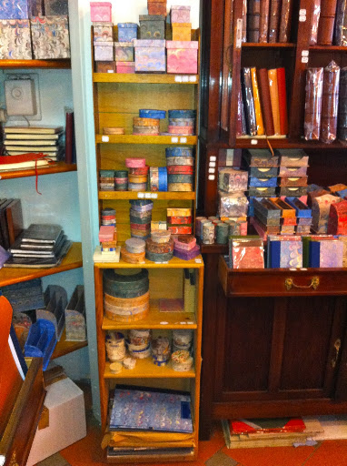 Il Papiro carries many boxes in a variety of shapes and sizes — pretty containers for paper clips, jewelry, or keepsakes.