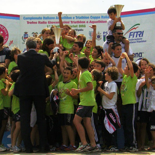 PODIO TROFEO ITALIA.jpg