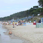 Kołobrzeg i wejście do miasta. Dalej można iść plażą aż do końca, ale ląd po prawej na całej długości ogrodzony jest siatką - teren wojskowy. Nie ma żadnego wejścia.