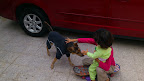 Cuz Cuz  jugando con parte de su familia