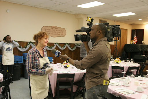 Susan Sarandon has supported the mission for many years. She recently helped out at the Mother's Day Banquet.
