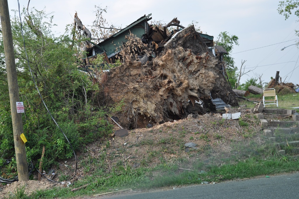 [06-08-11-tornado-damage-in-Birmingha%255B30%255D.jpg]