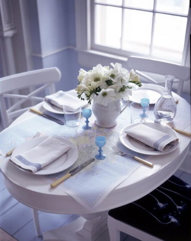 Using a map as a tablecloth is a genius decorative touch. (Martha Stewart Living, June 1998)