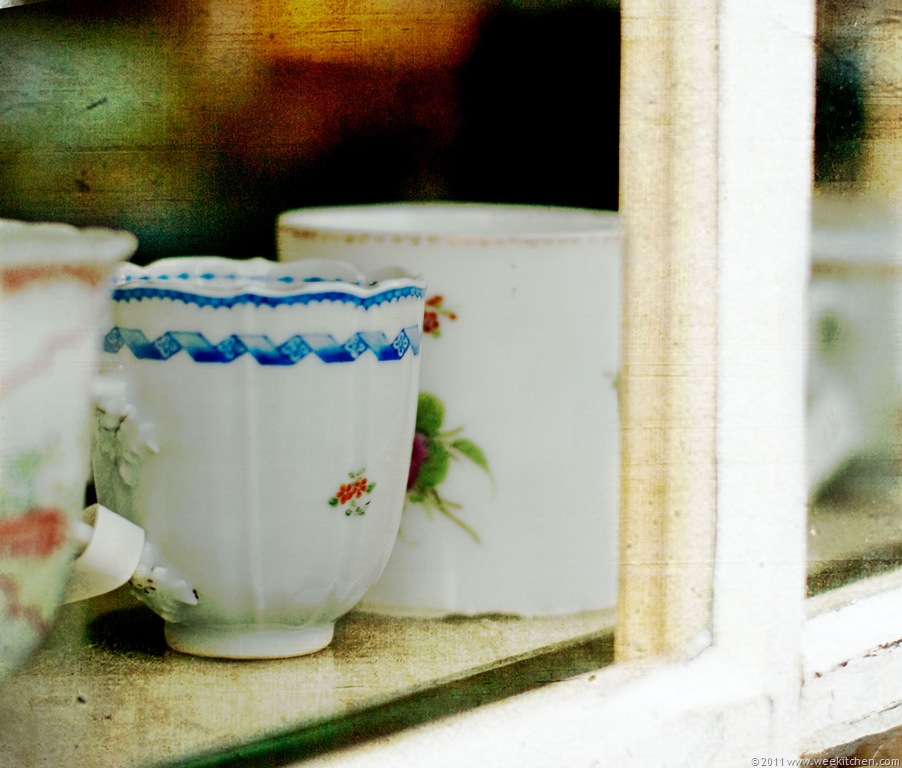 [11-06-10-antique-cups%255B29%255D.jpg]
