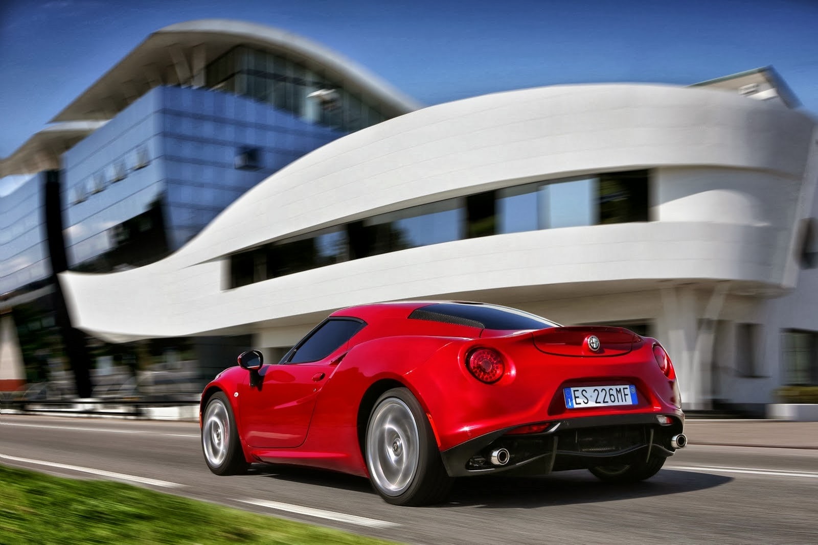 [Alfa-Romeo-4C-2%255B2%255D.jpg]