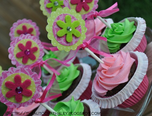[PINK%2520AND%2520GREEN%2520CUPCAKES%255B4%255D.jpg]
