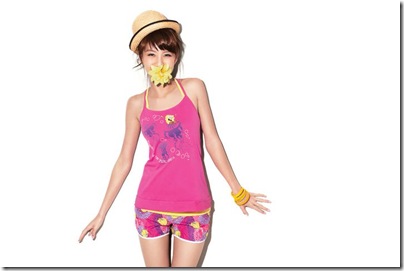 Lady - Top - HKD 129 - Broad Shorts - HKD 199