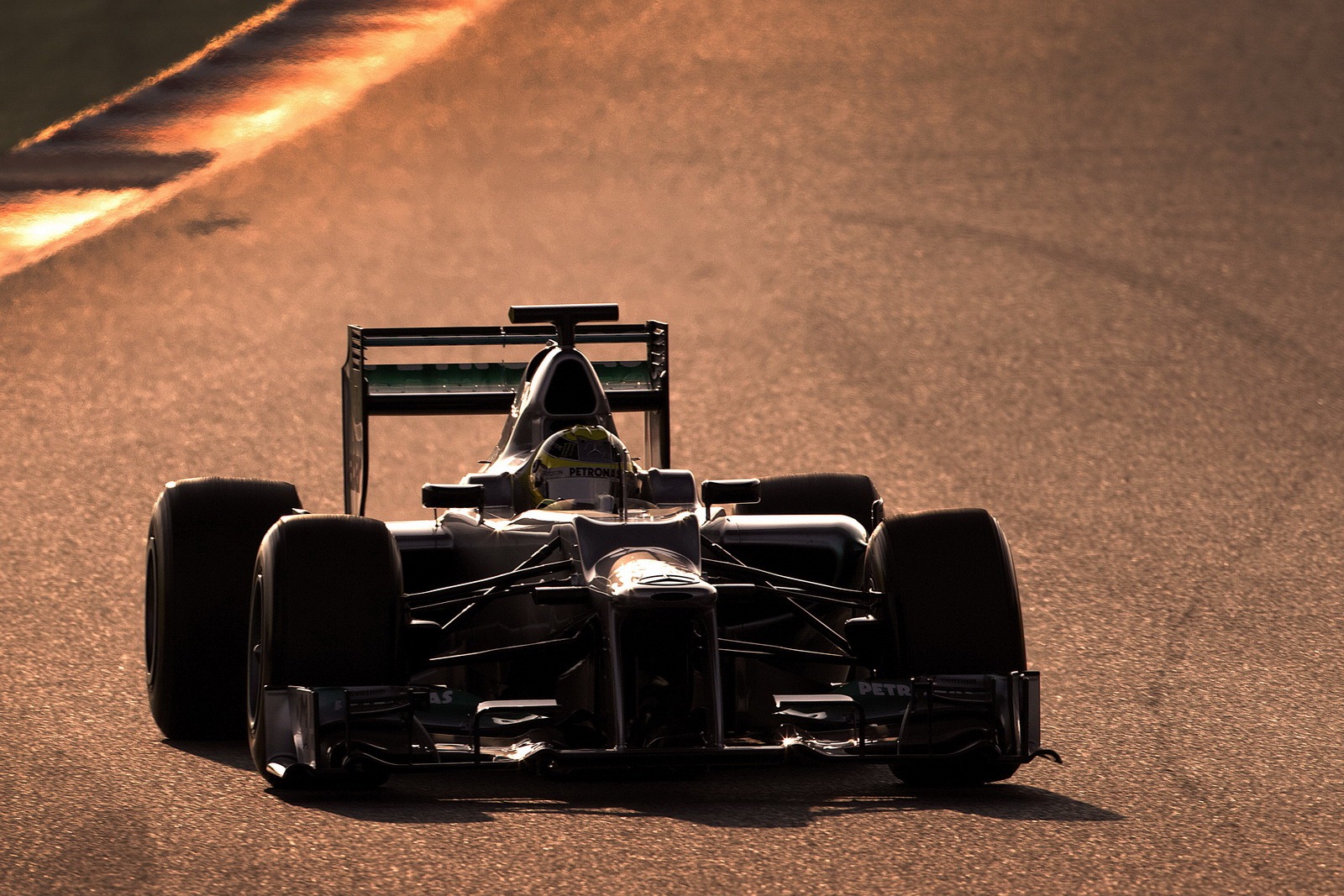 [F1-2012-Mercedes-GP-W03-8%255B3%255D.jpg]