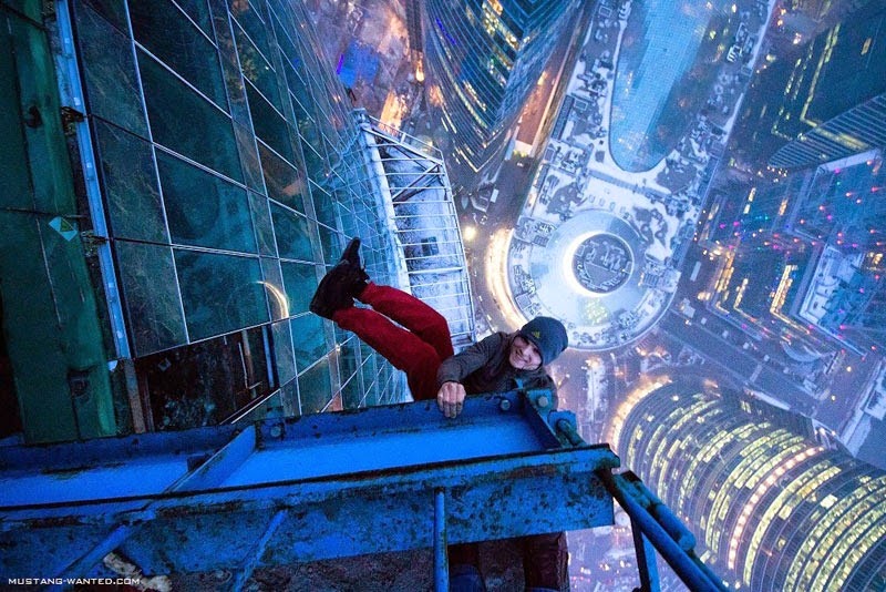 [extreme-rooftopping-skywalking-photo%255B14%255D.jpg]