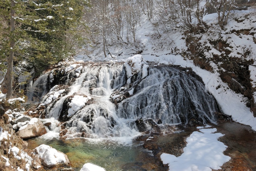 雪の魚帰滝