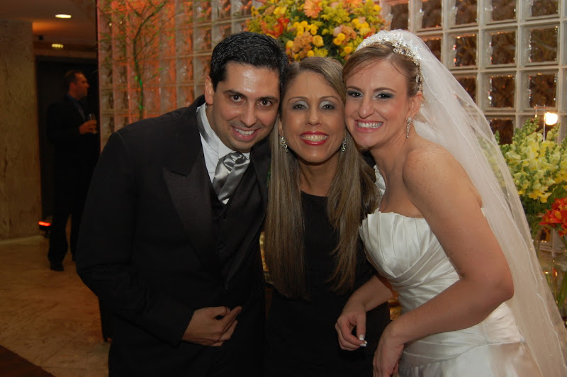 Fotos de Casamento Aline e Gabriel no Clube de Engenharia. Foto numero 18 da cerimonialista Liliane Cariello, do Rio de Janeiro, RJ, que faz cerimonial de casamentos, cerimonial de eventos, cerimonial de festas, cerimonial de 15 anos, cerimonial de bodas, cerimonial de eventos sociais, cerimonial de aniversários, decoração de casamento, decoração de festas de 15 anos, decoração de eventos sociais, decoração de aniversários, buffet de casamento, buffet de 15 anos, buffet festas, buffet eventos e assessoria cerimonial. Clube de Engenharia wedding Casamento decoração amarelo e coral Liliane Cariello cerimonial casamento cerimonialista eventos casamentos rio buffet lembrancinha noivinhos noivado doce decorados para