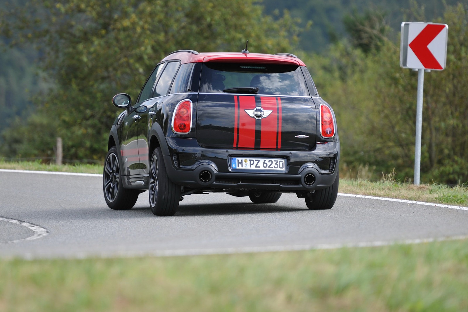 [2013-Mini-Countryman-JCW-6%255B2%255D.jpg]