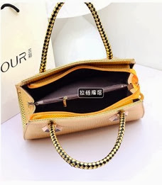1244 (Harga 185 RIBU ) - Material PU Leather Bottom Width 29 Cm Height 21 Cm Thickness 13 Cm Adjustable Long Strap Weight 0.5 (2)