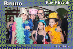 Fotos do evento Bruno - 18.12.11. Foto numero 26 da Social Click Fotografia Digital, do Rio de Janeiro, RJ, que faz fotos divertidas, fotos malucas, fotos com fantasias, fotos na hora, fotografia maluca, fotografia divertida com molduras personalizadas. fotos divertidas malucas foto maluca animadas animado rj rio de janeiro divertida fantasia animada noivas montagem social fotojornalismo casamento