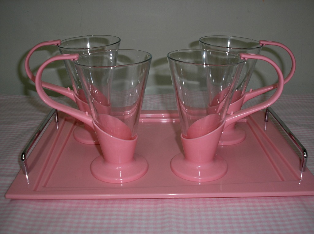 [pink%2520tray%2520and%2520glasses1%255B2%255D.jpg]