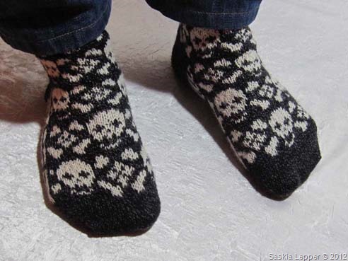[Socken%2520stehend%2520komplett%2520klein%255B7%255D.jpg]