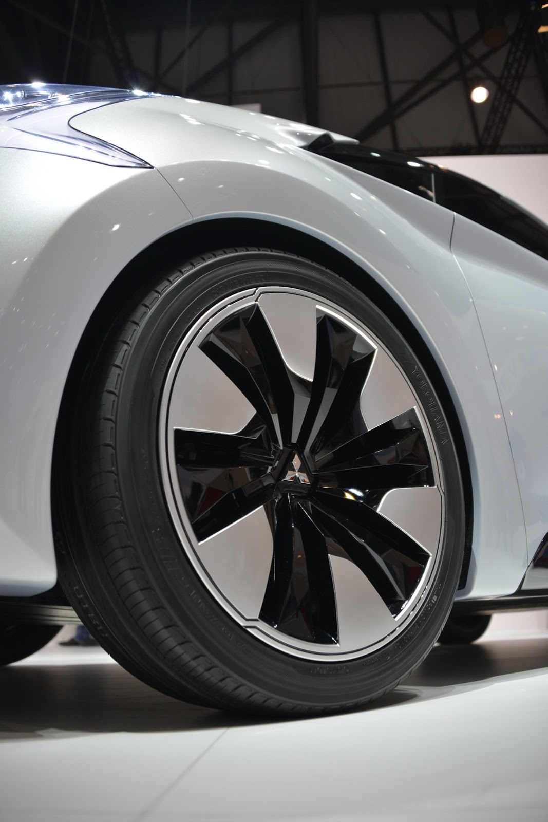 [Mitsubishi-Concept-CA-MiEV-8%255B3%255D.jpg]