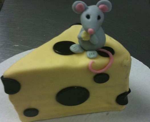 Mouse_and_cheese_birthday_cake