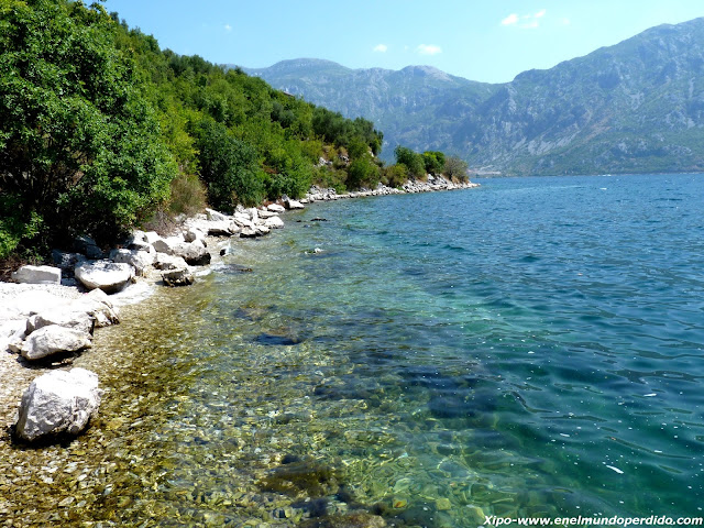playas-de-roca-balcanes-kotor.JPG