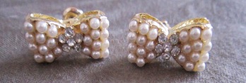 hyphen ribbon pearly earrings, bitsandtreats