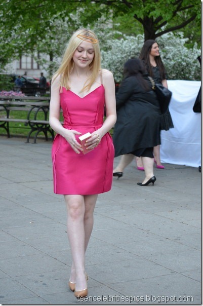 Dakota Fanning Hot In Pink Dress Pics 3