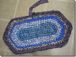 crocheting-size-Q-fabric-rug-1
