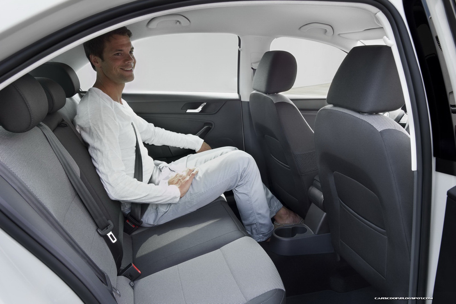 [2013-Skoda-Rapid-78%255B2%255D.jpg]