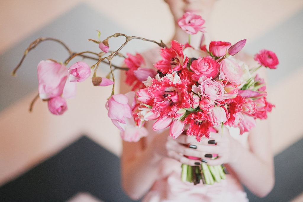 [3-tulip-magnolia-bouquet-bows-and-ar%255B1%255D.jpg]