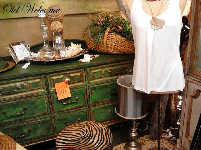 [vignette-antique-store-old-welcome5.jpg]