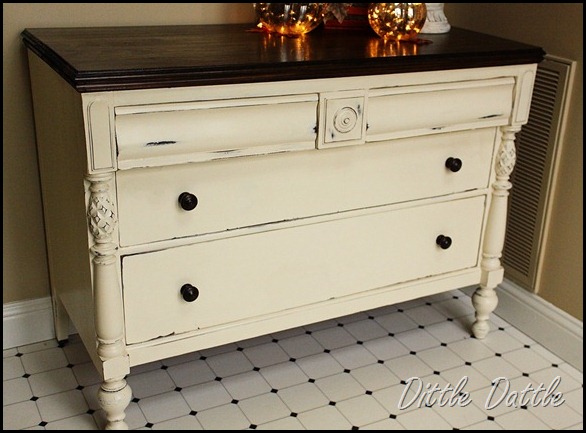 Chalk-Paint--old-white--chest-of-drawers