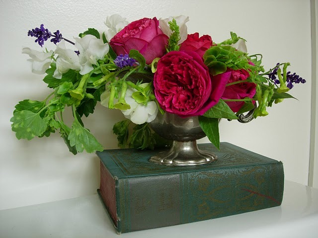 [DSCN1563-Sweet-Peas-Roses-Nicotiana-%255B1%255D.jpg]