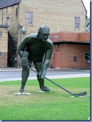 2637 Minnesota Bemidji - Hockey Player sculpture 2637 Minnesota Bemidji - Hockey Player sculpture
