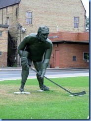 2637 Minnesota Bemidji - Hockey Player sculpture