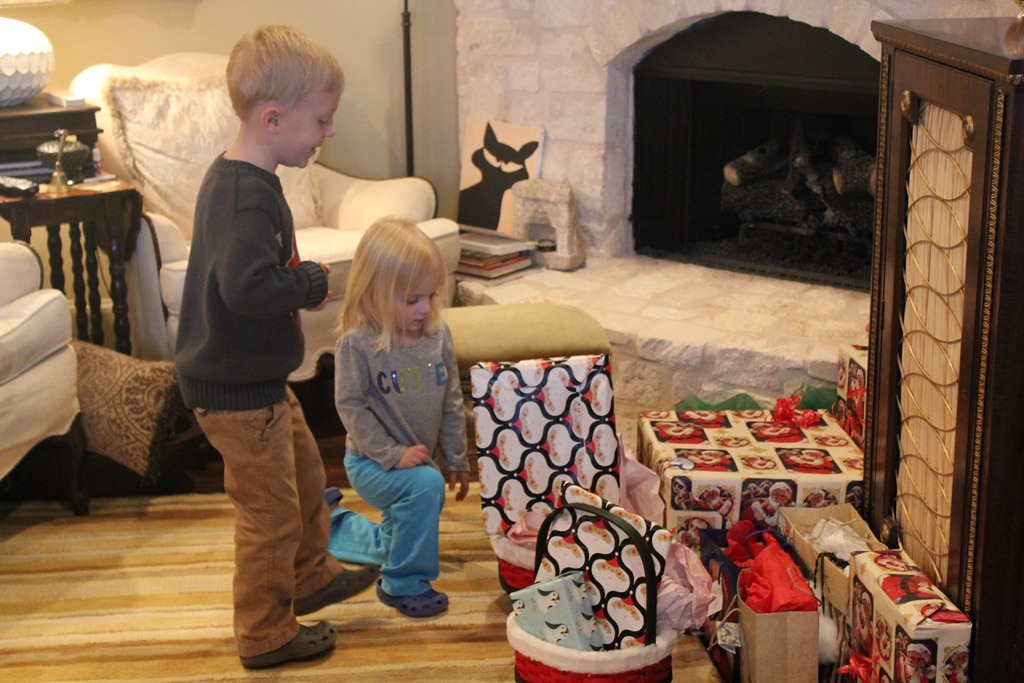 [christmas%2520kids%2520with%2520presents%255B4%255D.jpg]