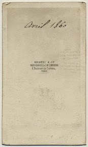 André Adolphe-Eugène Disdéri zog 1854 nach Paris, wo er mit seiner im gleichen Jahr patentierten Erfindung der Carte de visite großen Erfolg hatte. Disdéri hatte bis 1870 sein Geschäft am Boulevard des Italiens. Dort besuchte ihn sogar Napoleon III und seine Familie, um sich von ihm porträtieren zu lassen.