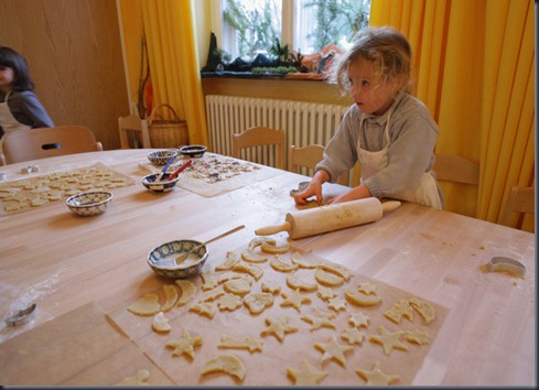 Children Prepare Christmas Cookies mPKBHRZAOU0l
