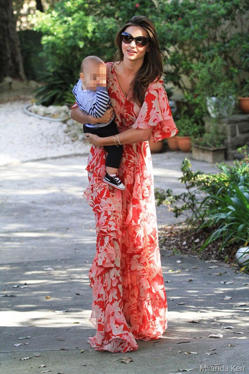 [Miranda-Kerr-in-red-floral-maxi-dress-with-Flynn-August-2011%255B8%255D.jpg]