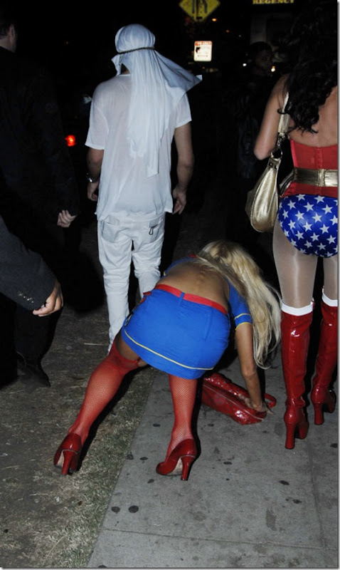 celebrities-falling-down-25