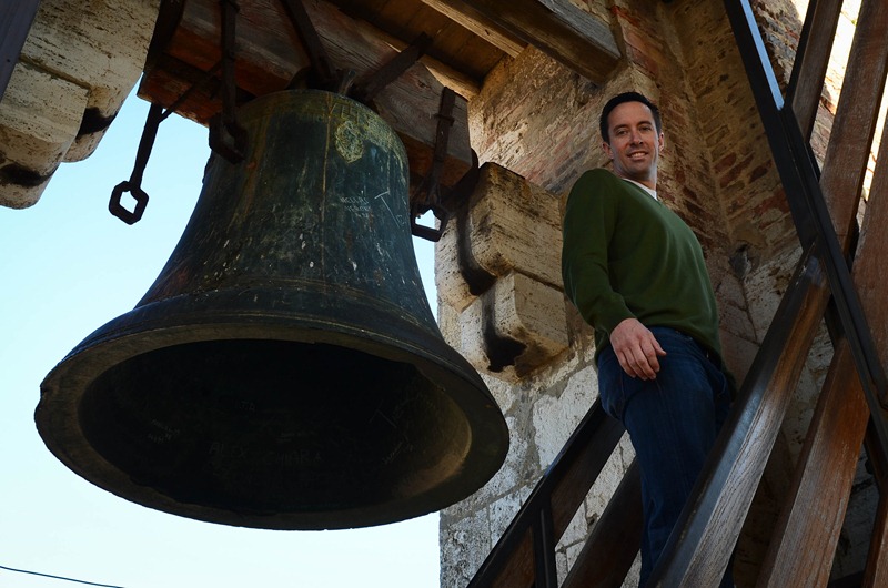 [climbing%2520Chris%2520bell%255B3%255D.jpg]