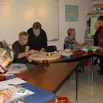 kantkringmddag okt. 2006 foto 1. workshop zakdoekrandje.jpg
