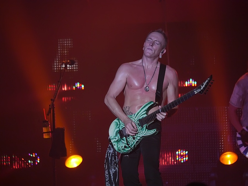 [phil-collen-def-lepard%255B2%255D.jpg]