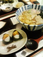 天むすところうどん