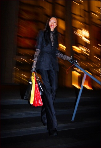[w%2520black%2520suit%2520red%2520black%2520and%2520yellow%2520bags%2520ol%255B3%255D.jpg]