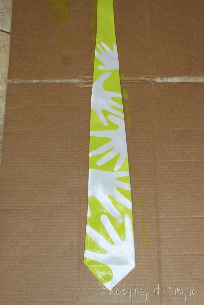 [fathers-day-handprint-tie%2520%25286%2529%255B4%255D.jpg]