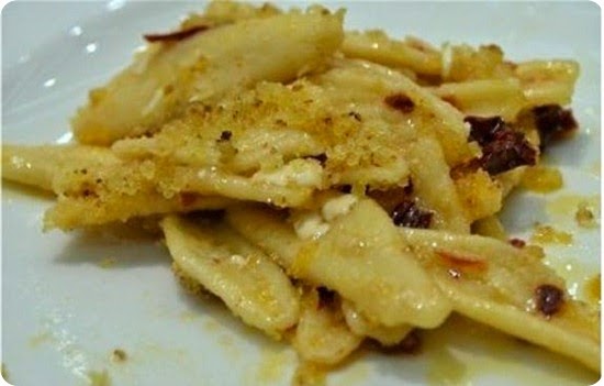 Strascinati con peperoni secchi di Senise IGP, mollica croccante di pane di Matera DOP e cacioricotta lucano Strascinati con peperoni secchi di Senise IGP, mollica croccante di pane di Matera DOP e cacioricotta lucano