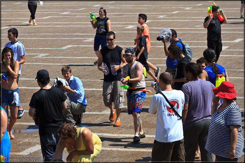 il/Настоящее мочилово в центре Тель Авива (20110701 ta water war 011 6710)
