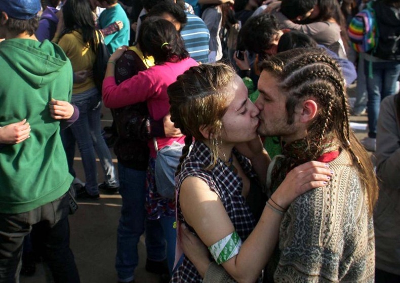 kissing-protest-11 kissing-protest-11