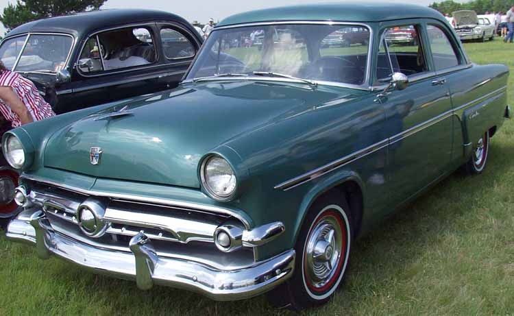 [1954-Ford-Fairlane-Sedan3.jpg]